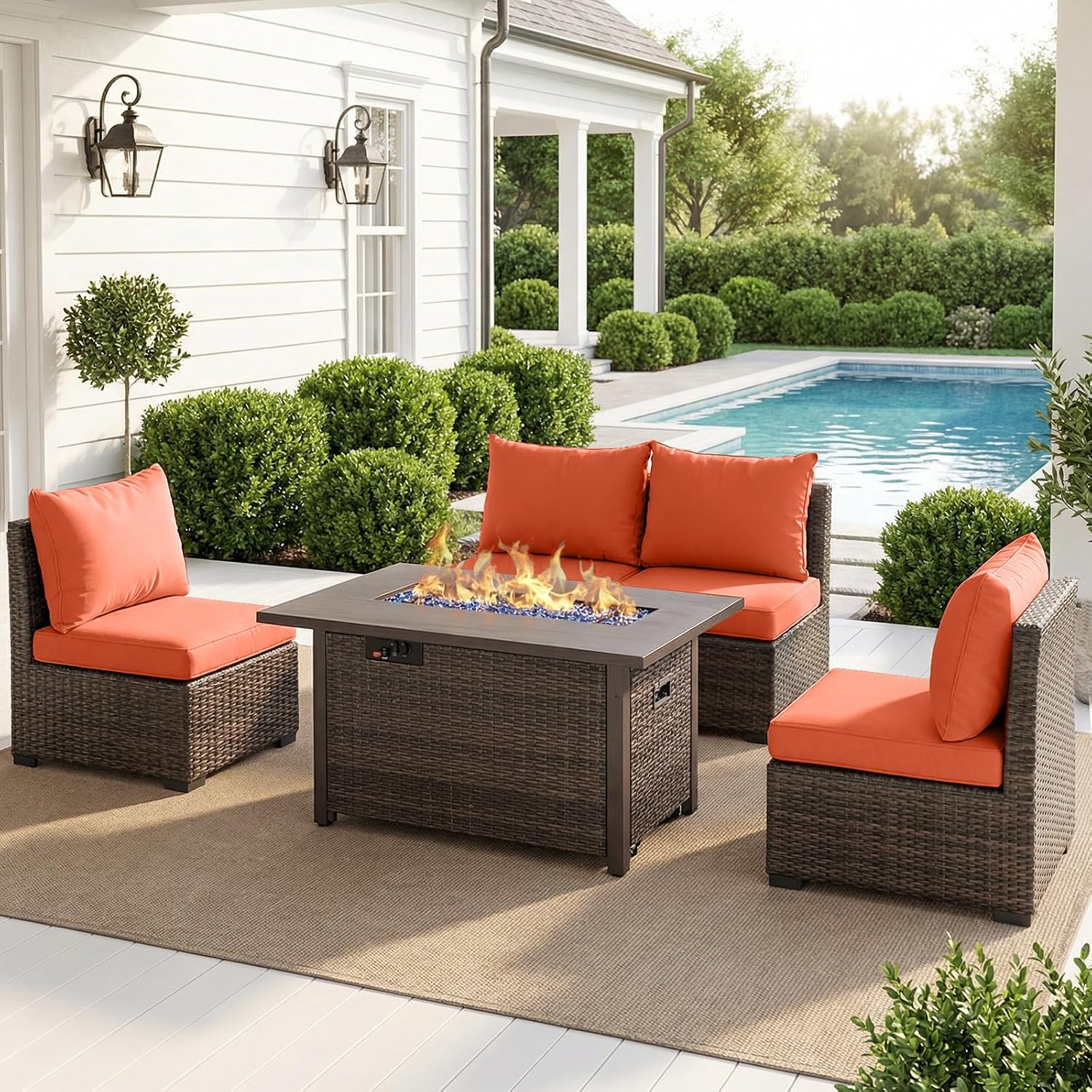 Outdoor Furniture With Fire Pit Table - ファイヤーピットテーブル付きパティオ家具セット、厚手のクッション付き屋外用セクショナルラタンソファ5点セット、カスタマイズ可能