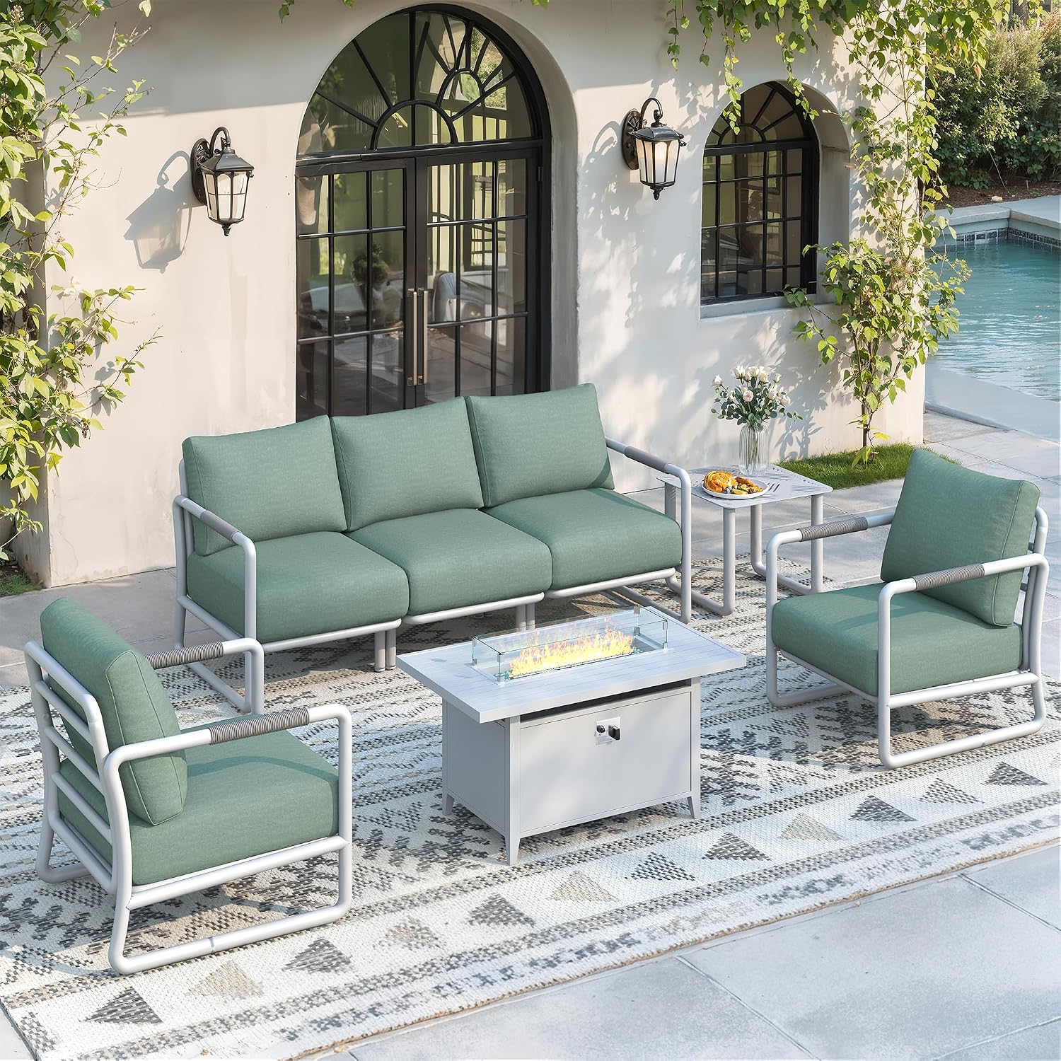 Outdoor Furniture With Fire Pit Table - 7点セットの屋外用アルミ製パティオ家具セット、55,000 BTUのファイヤーピットテーブル付き、カスタマイズ可能