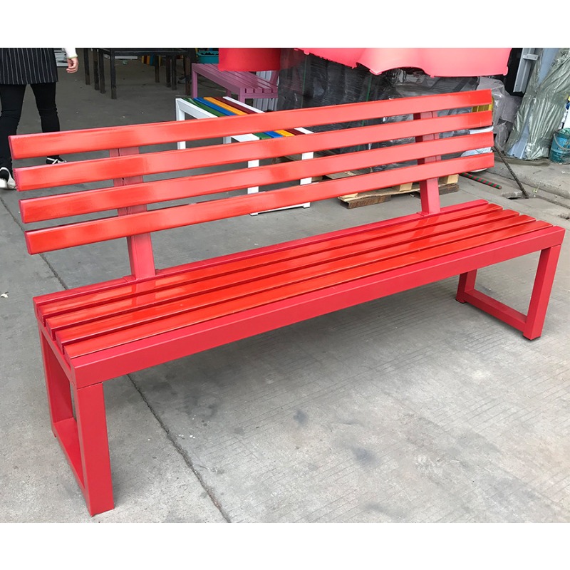 インターネットで話題の背もたれ付きピンクベンチ、完全に錬鉄製 - Garden Bench Metal のレビューと価格