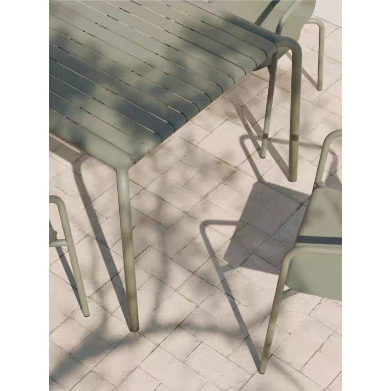 スカンジナビア風パティオセット、長方形テーブルと正方形サイド - Outdoor Furniture Metal Chairs のレビューと価格