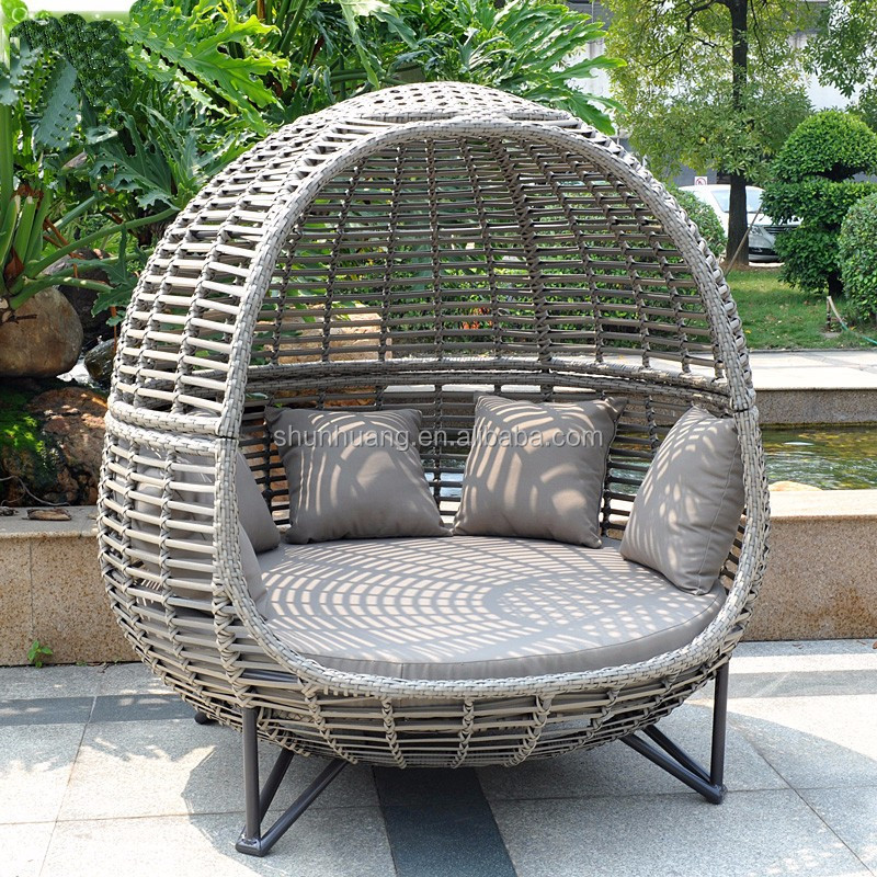北欧風パティオキャノピーデイベッド屋外ラウンジチェアソファガ - Outdoor Daybed Furniture のレビューと価格